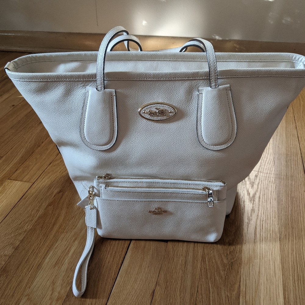 Coach Tote - image 8